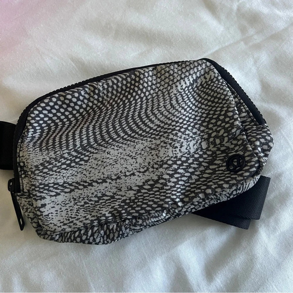 🧡 Lululemon OG 2018 Everywhere Belt Bag - Swerve Vapor Metal Grey - Picture 1 of 8